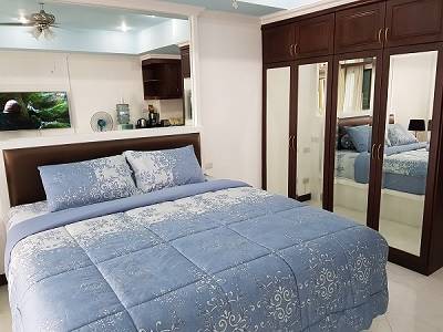 12-579_20VT2A_20Luxury_20Hand_20Made_20King_20bed_20with_20super_20comfort_20mattress[1]