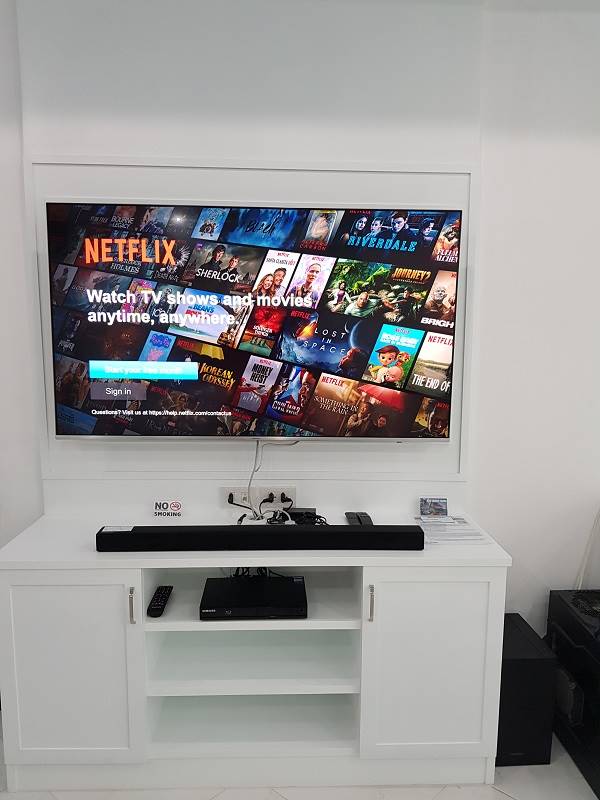 12-579_20VT2A_20Wall_20mounted_2055_20inch_20USH_20samsung_20series_207_20smart_20TV[1]