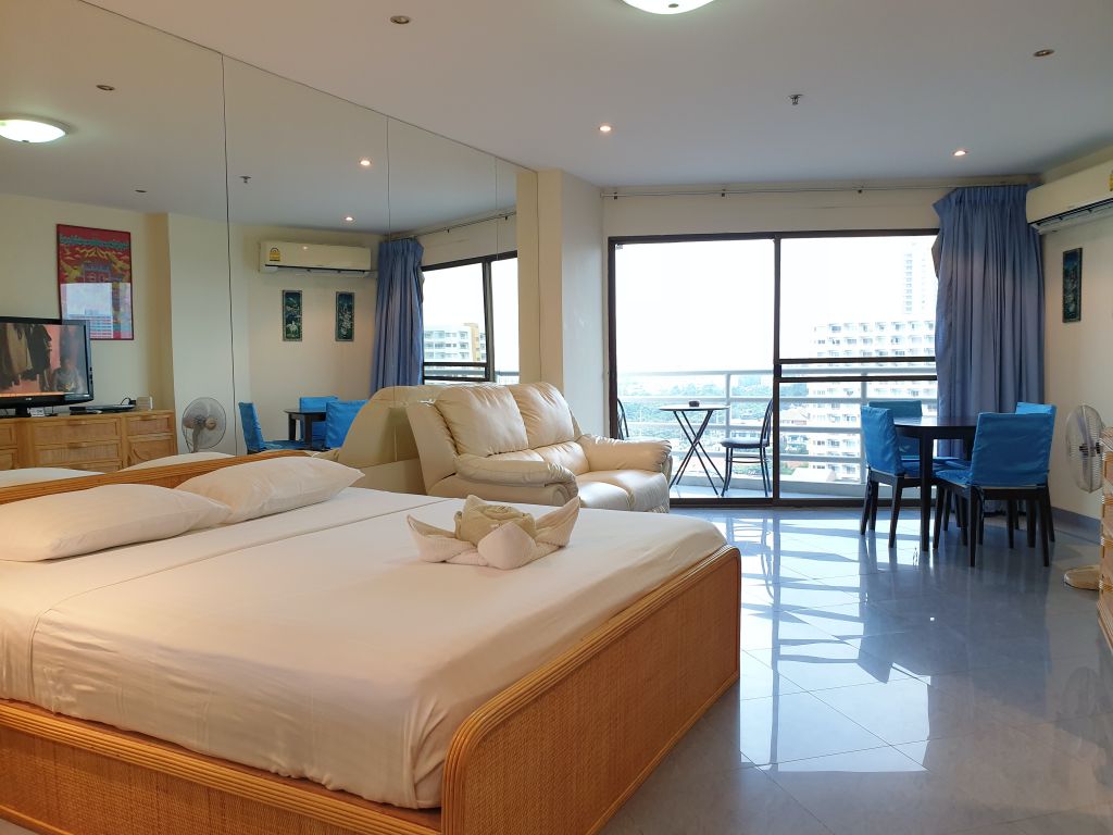 Room 15-700