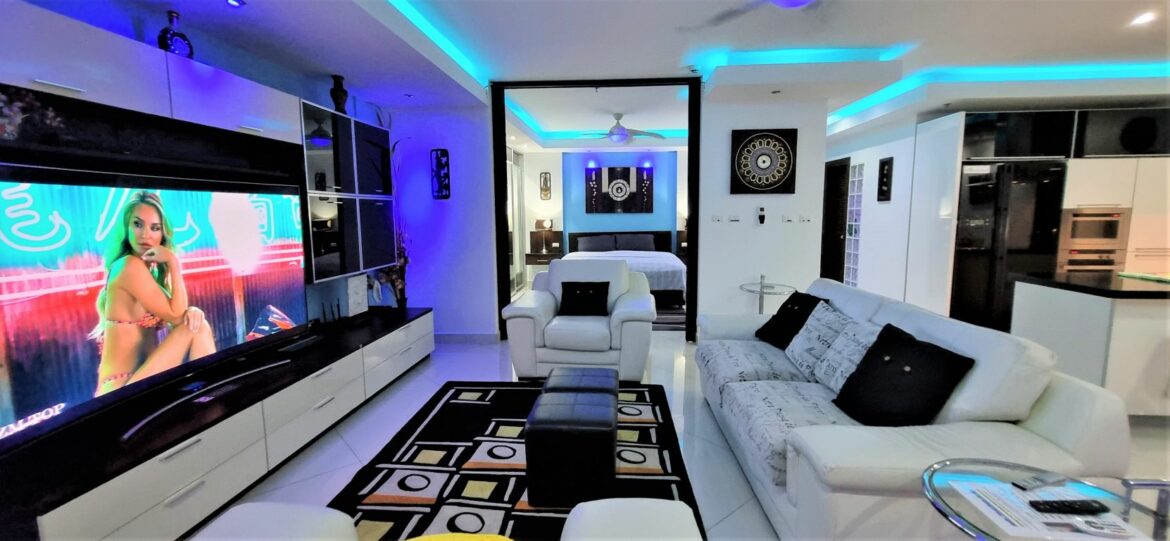 768_Lounge to Bedroom