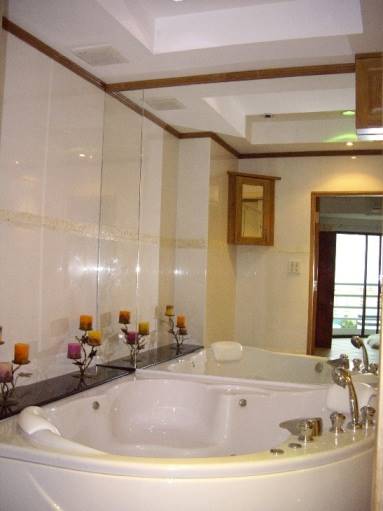 room-11-527-jacuzzi-suite-1