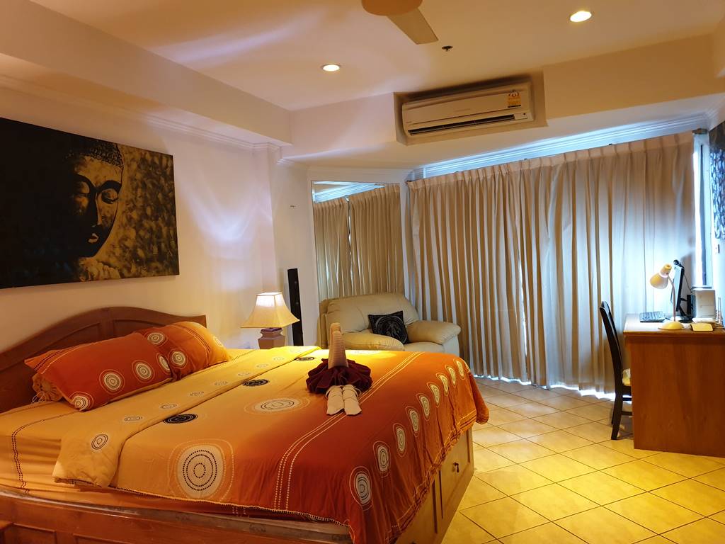 room-11-527-jacuzzi-suite-11