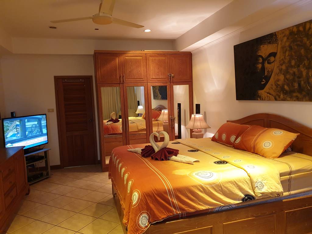 room-11-527-jacuzzi-suite-13
