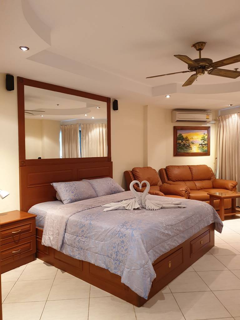room-17-811-luxury-sea-view-studio-9