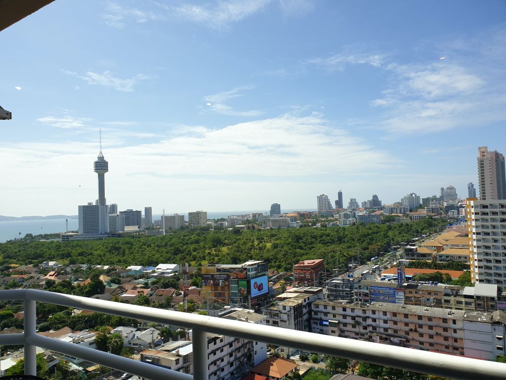 room-18-840-top-floor-sea-view-01
