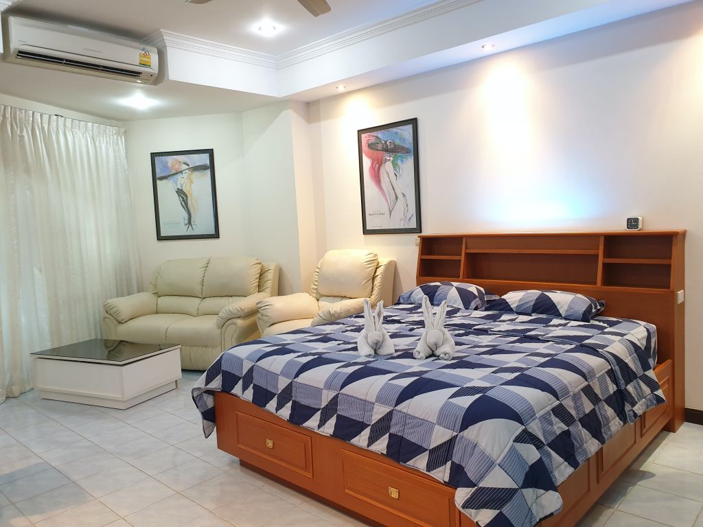 room-18-840-top-floor-sea-view-02
