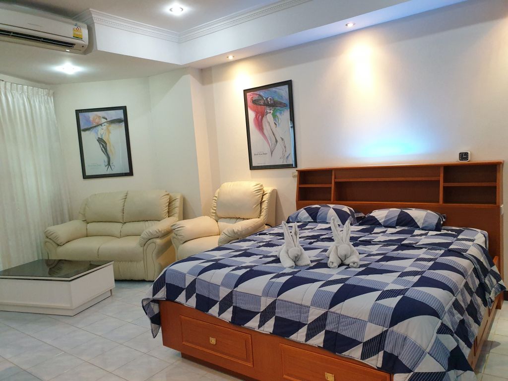 room-18-840-top-floor-sea-view-03