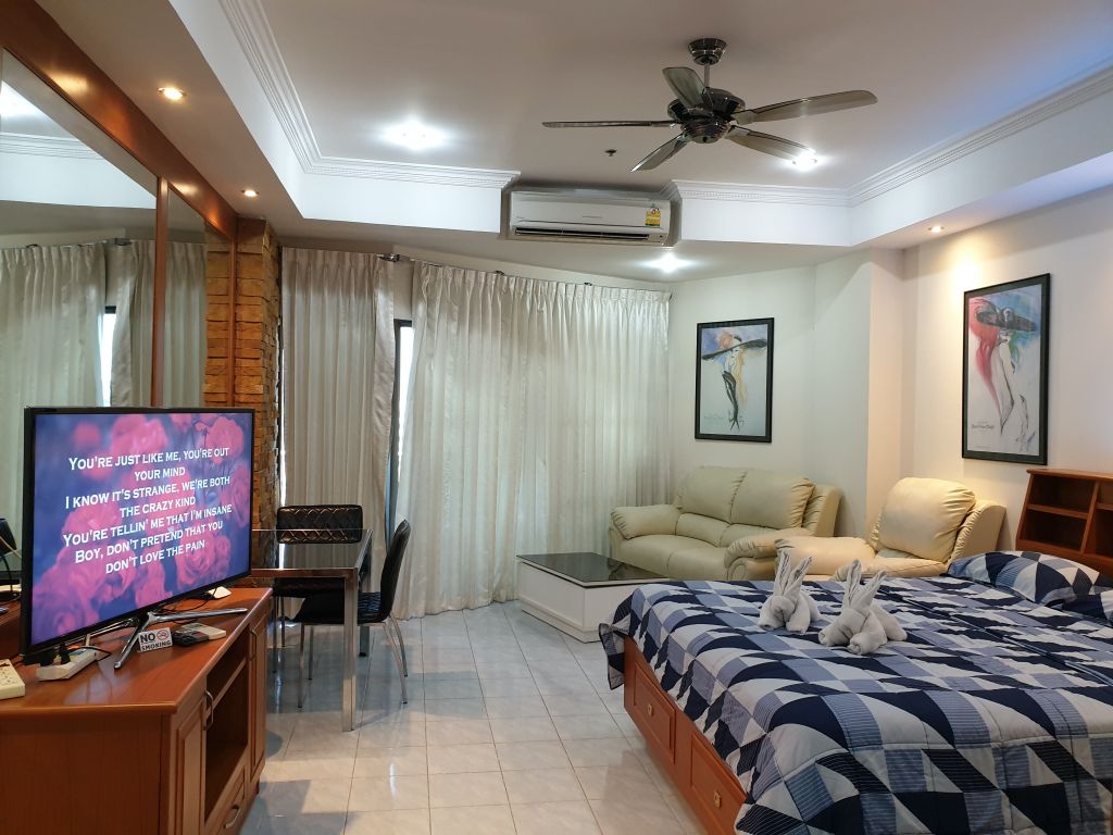 room-18-840-top-floor-sea-view-08