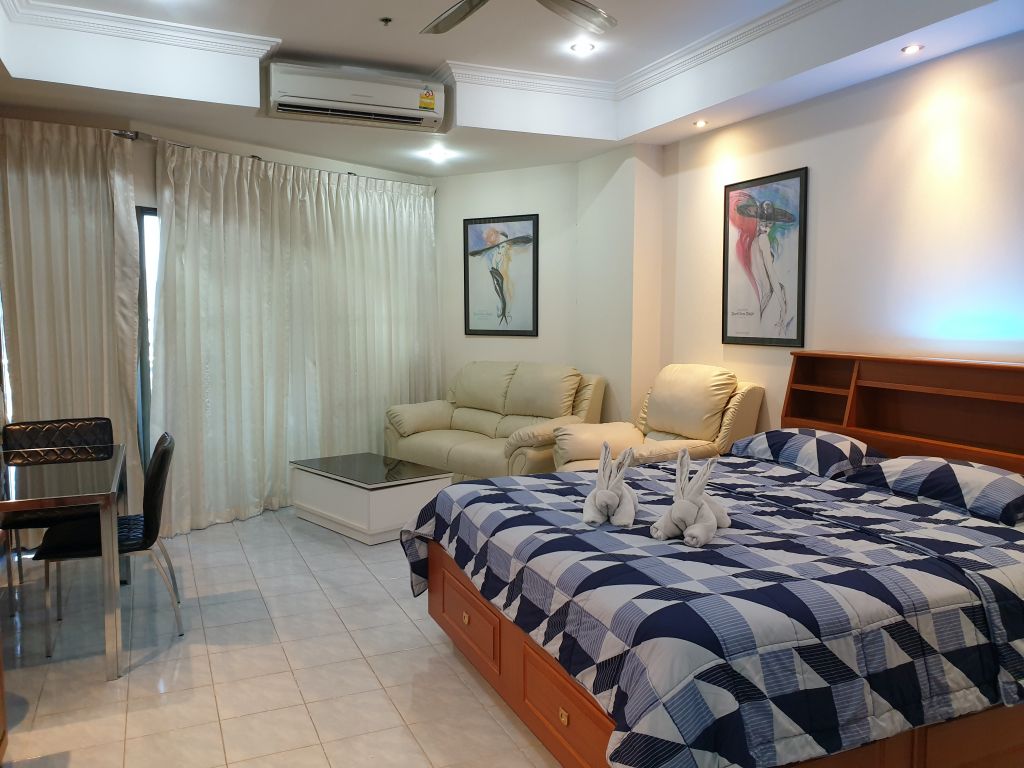 room-18-840-top-floor-sea-view-09