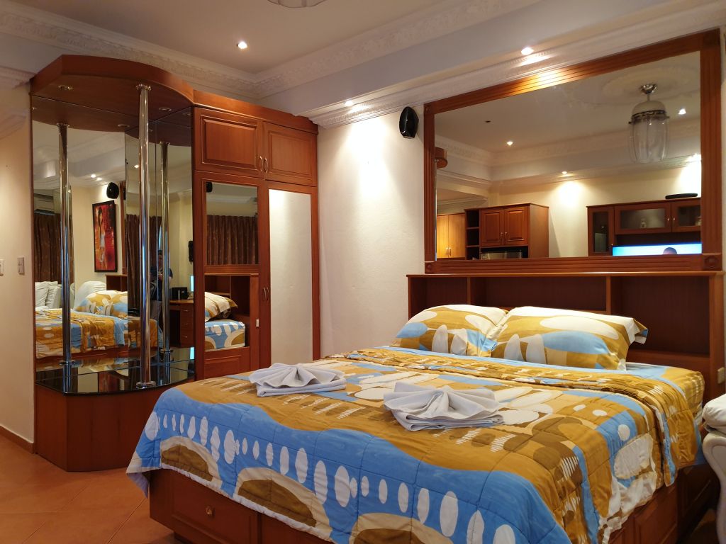 room-18-860-08