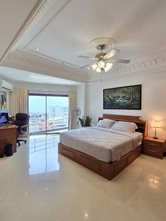 room-18-863-32