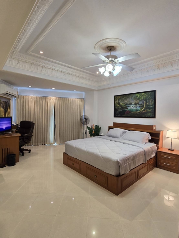 room-18-863-33