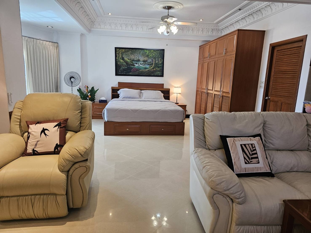 room-18-863-45